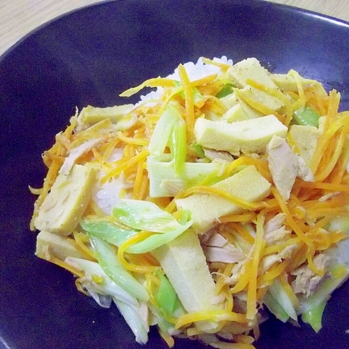 家計応援!!ツナとにんじんと長ネギの味噌炒め丼